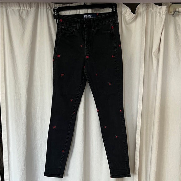 GAP Women's high rise universal leggings with Red floral embroidered Details - Picture 1 of 5
